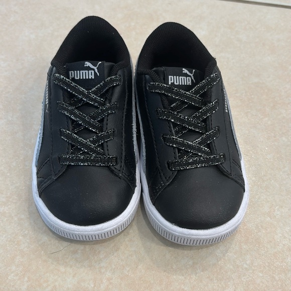 PUMA Vikky V3 Sneaker. Worn once. - Picture 2 of 3